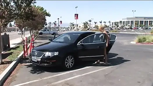 Горячие девушки с охотой на хуй делят член и его порцию спермы