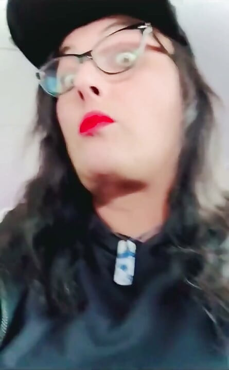 Я змогла надіти макіяж