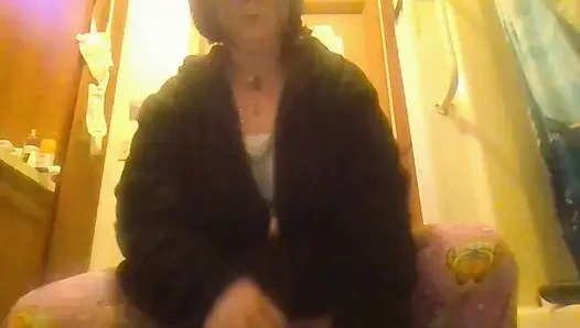 Выходит из раковины, танцующий вибратор большой гигантской сексуальной задницы