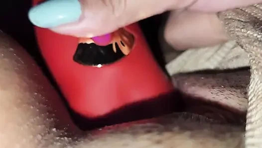 Powerful toy that eats, my pussy, it reached heaven and gives me an orgasm