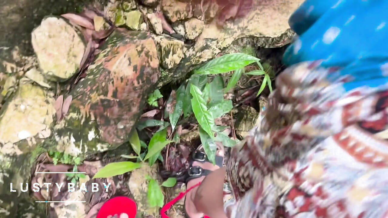 Khola ma nuhauna ra chikna ko majja