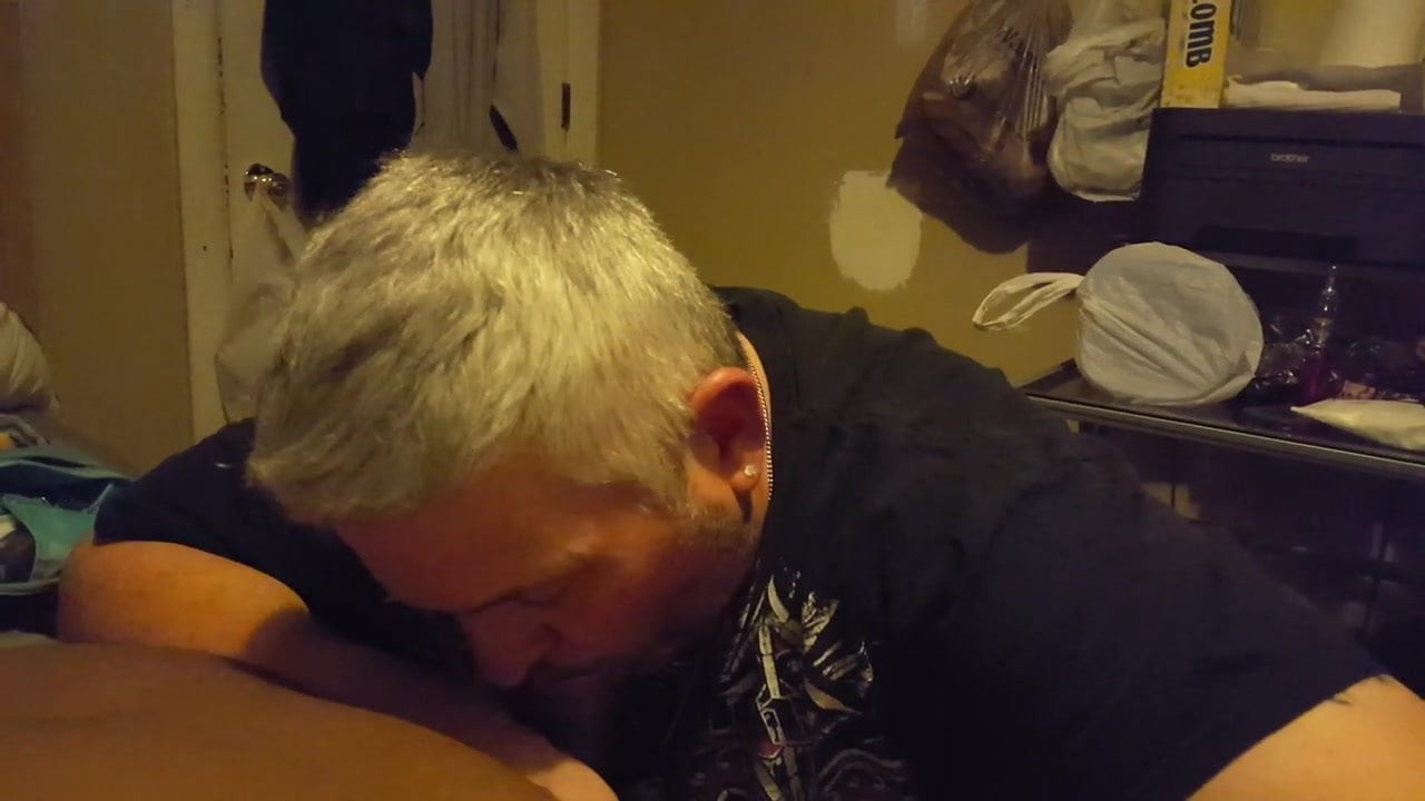 Tata puši crni kurac