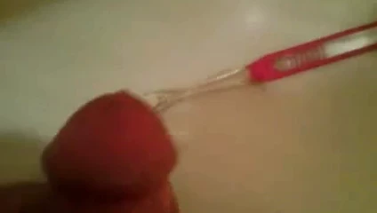 karısının diş fırçası üzerinde Cumming