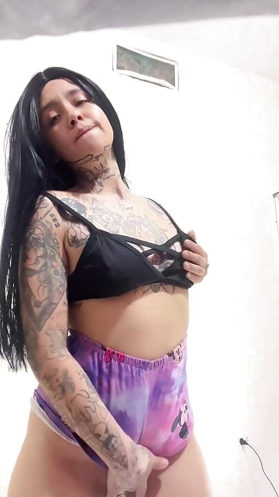 Incredible Cali woman plays in her room