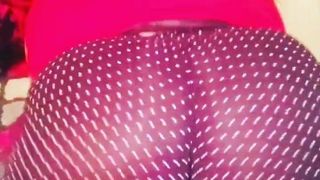 आबनूस खूबसूरत विशालकाय महिला twerking में धीमी गति