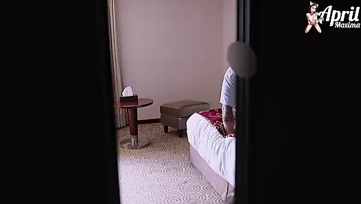 Aldatan minyon Asyalı evli kadın kocası yokken büyük zenci tarafından çifte sikiliyor - April Maxima (4k)