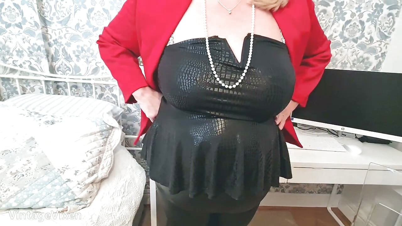 Hisap Puting Payudara BBW Milf Dewasaku yang Besar Sambil Aku Bermain dengan Memekku
