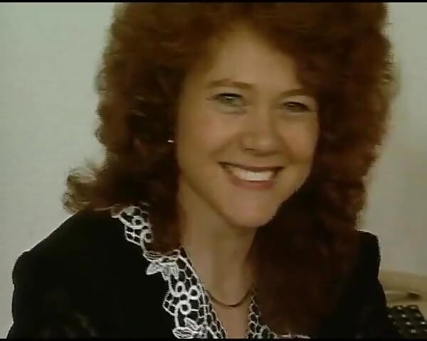 Zrela dama iz Njemačke igra se sa svojom pičkom na amaterskom kastingu