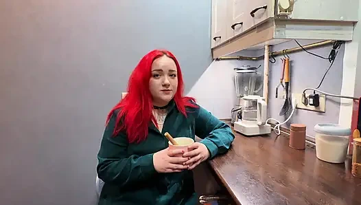 Милая квартирантка предложила мне секс, а жена давно не дает, поэтому трахаю пока предлагают.