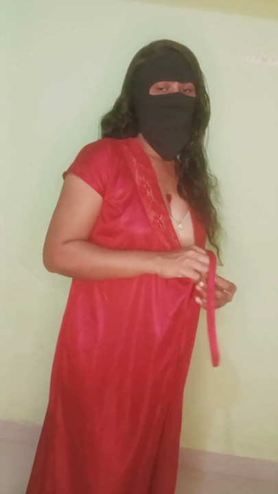 Desi Indian Tamil girl Seduced show her body | Clip 1