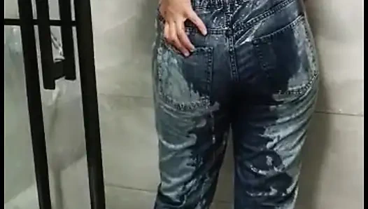 Duşta Kıyafetli Soyunma Fışkırmalı