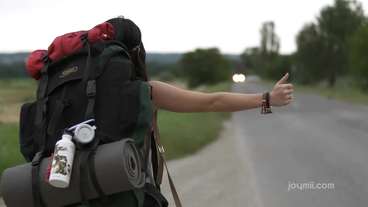 Joymii - 男人被这个热辣的搭便车人欺骗了她的老婆