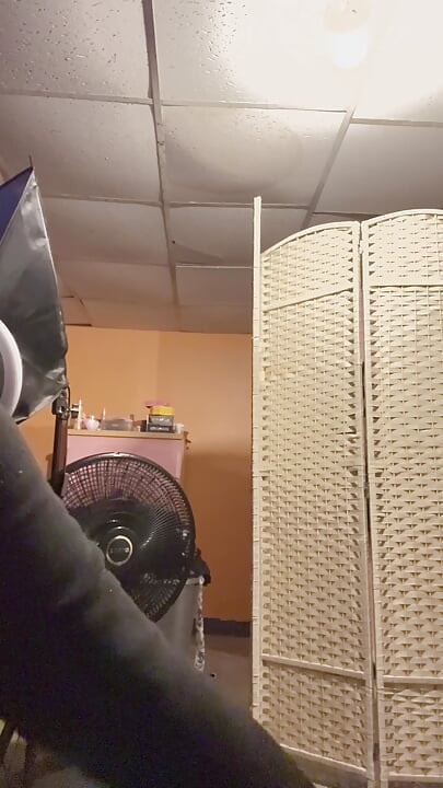 Mă fut cu un fan pe apelul video FaceTime astăzi