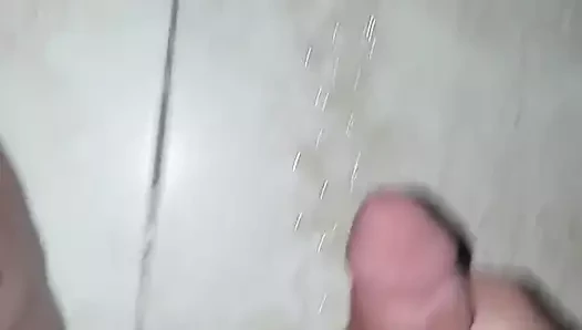 Lantai saya yang diliputi air mani
