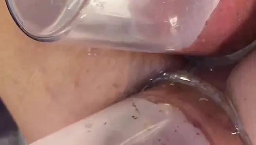 Экстремальная двойная вакуумная накачка задницы и киски крупным планом