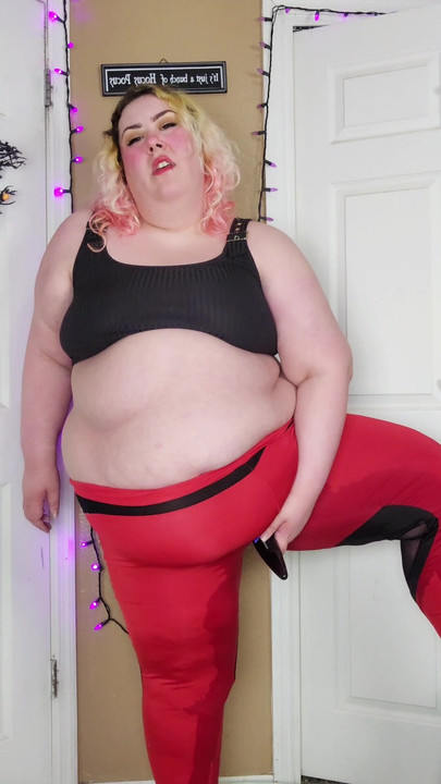 Gonna cum in my piss pants like dirty slut.