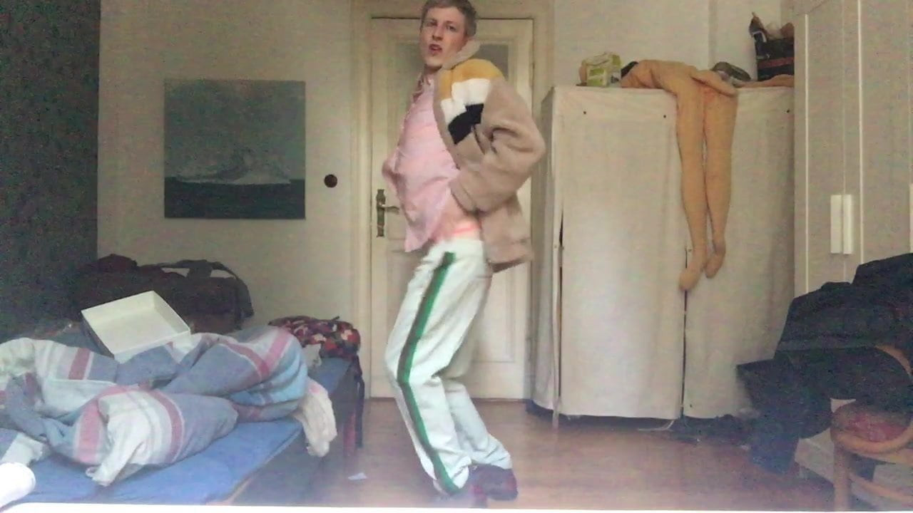 TWINK IS ALWAYS HUNGRY FOR RAW COCK