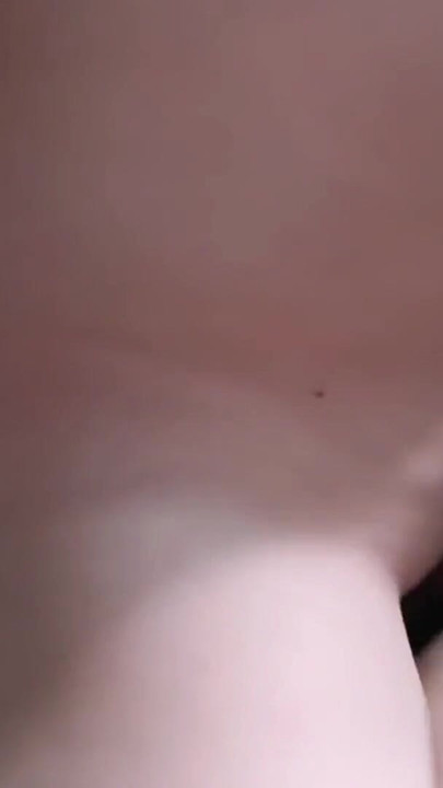 農夫がティーンエイジャーの学生が不法侵入を犯し、彼女を犯して罰する |クリップ1