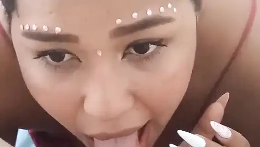 Astaga, aku punya suami yang nggak selingkuh tapi aku suka banget sama dia, dia datang dari perjalanan dan bikin aku nyepong kontolnya nggak, kamu nggak?