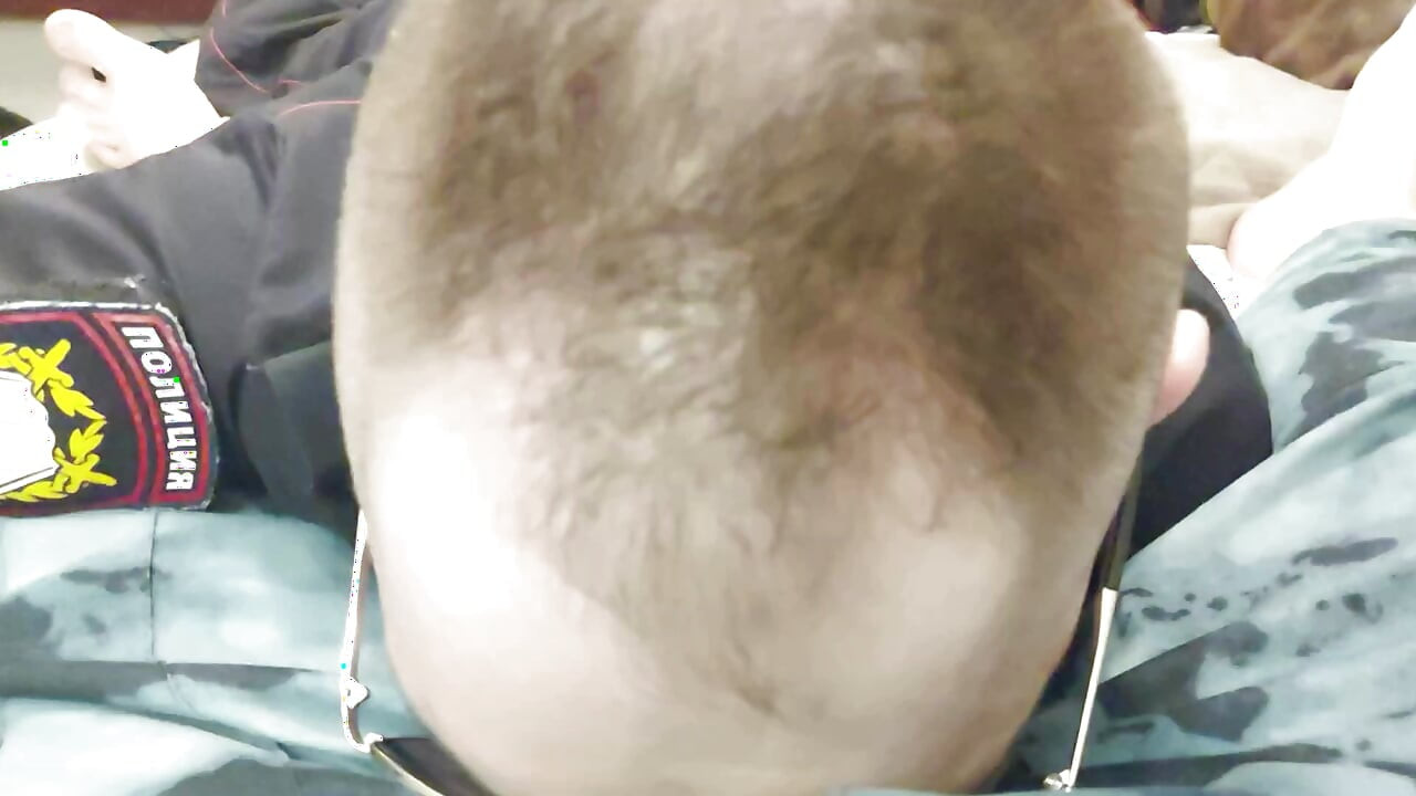 Dva policajca igraju uloge fetiš igre