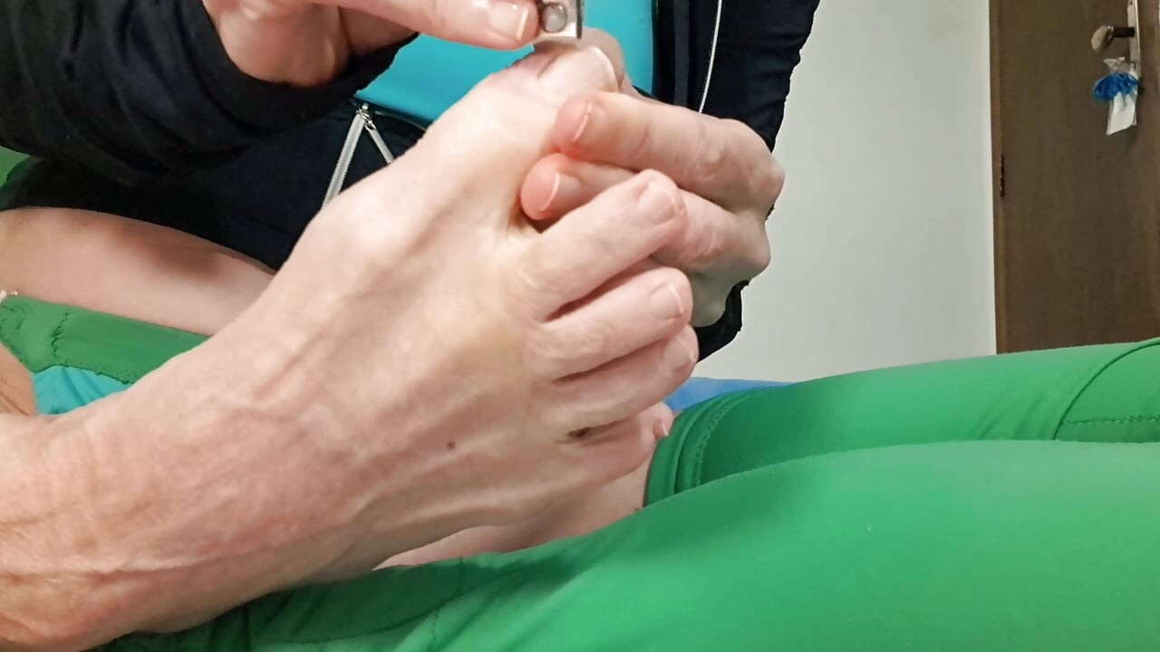 足の指を切る、爪、足のフェチ、ヨガのポーズ