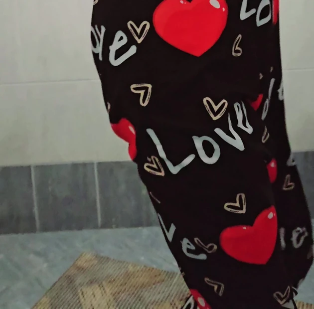 Chá sissypussy transgirl dançando, procurando machos alfa