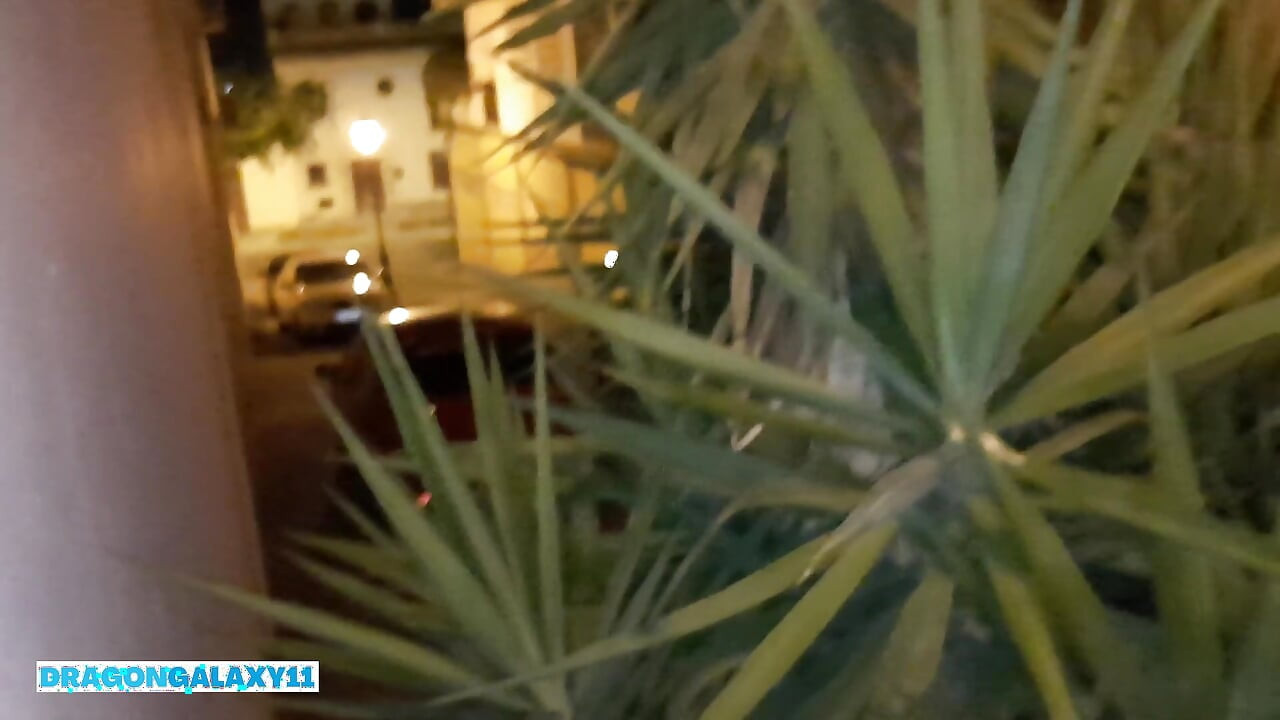 Halka açık bir sokakta dölleme ile anal seks