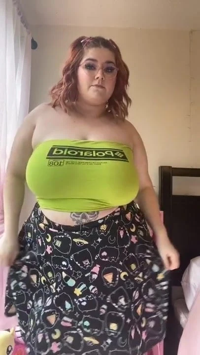 PEACH BBW MASSIVE BOOBS in TUBE TOP