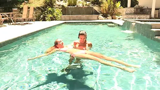 Lesbian Summer Vibes - Swimming Muffs