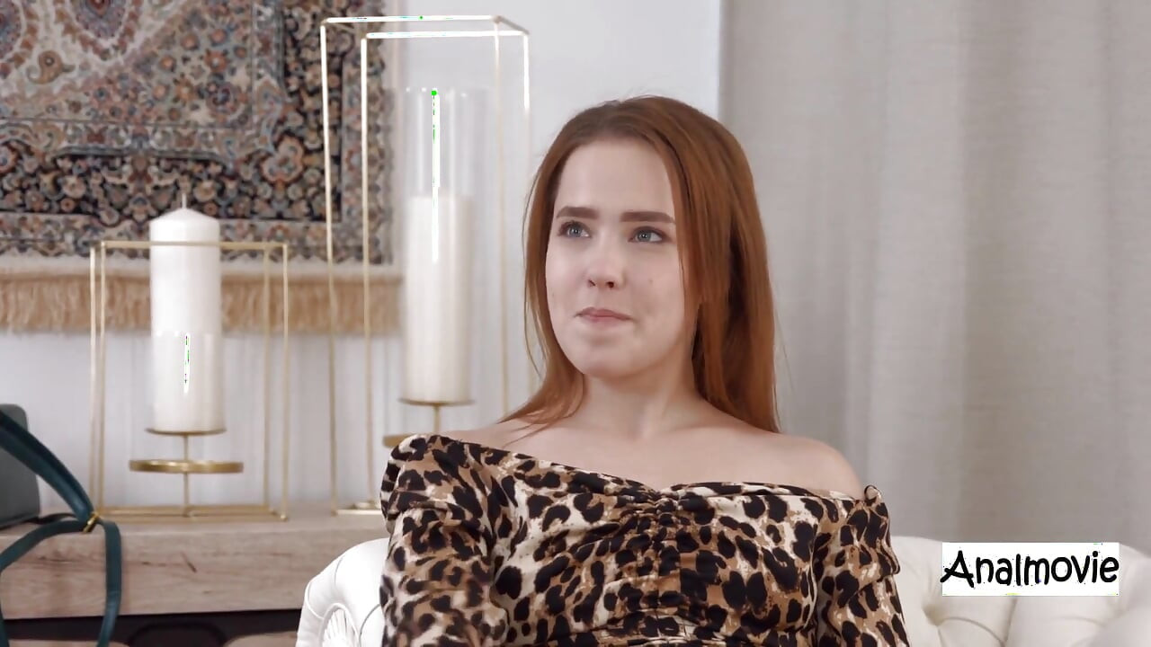 Nikole Murkovski получает массаж, затем жесткое двойное проникновение, грубый ложкой анал, миниатюрная русская принимает долбежку в обе дырки.