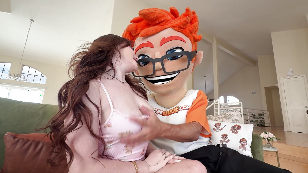 J’ai fait rebondir ses gros nichons à Lilibet la blonde rasée en chevauchant ma grosse bite