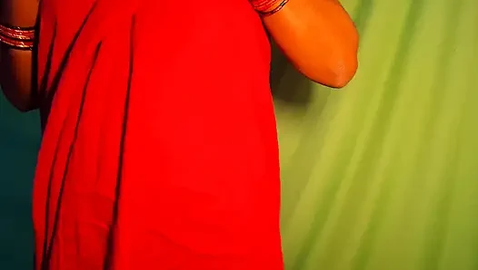 Navel and Erotic Show of Tamil Married Bhabi