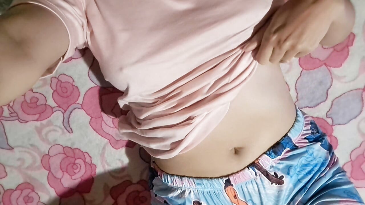 ลูกพี่ลูกน้องของฉันและฉันวิดีโอคอลและฉันแสดงให้เขาเห็นตูดใหญ่ของฉัน