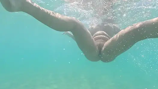 Underwater Pussy Play with a Plug