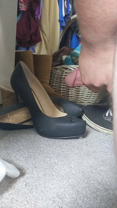 Cousins heels get cummed