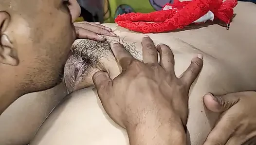 Üvey kız kardeşimin sıkı vajinal dudaklarını kırıyor ve tamil Hindistan'da beni x videosundan sikiyor