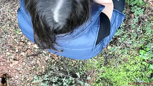 Aku ketemu sama gadis ukraina di luar ruangan sambil ngocok