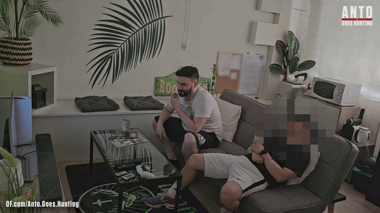 我的直男朋友“chris”（他以前发现我在撸管）上一次问我，并给我惊喜