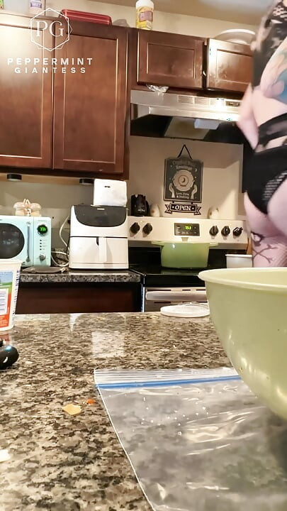 7'3 Peppermint Giantess Makes Stuffed Shells with a Very Naughty Tiny Helper Tied to My Heel