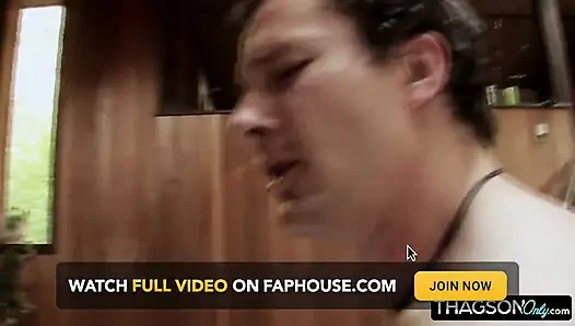 Горячую худенькую крошку жестко трахают сзади