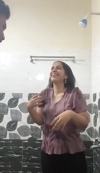 Full Video of Indian Desi Girl Sex with Her Boyfriend in Bathroom