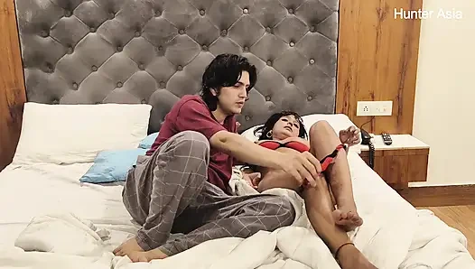 Azgın Üvey Oğul Üvey Annesiyle Aynı Yatağı Paylaşıyor - 1