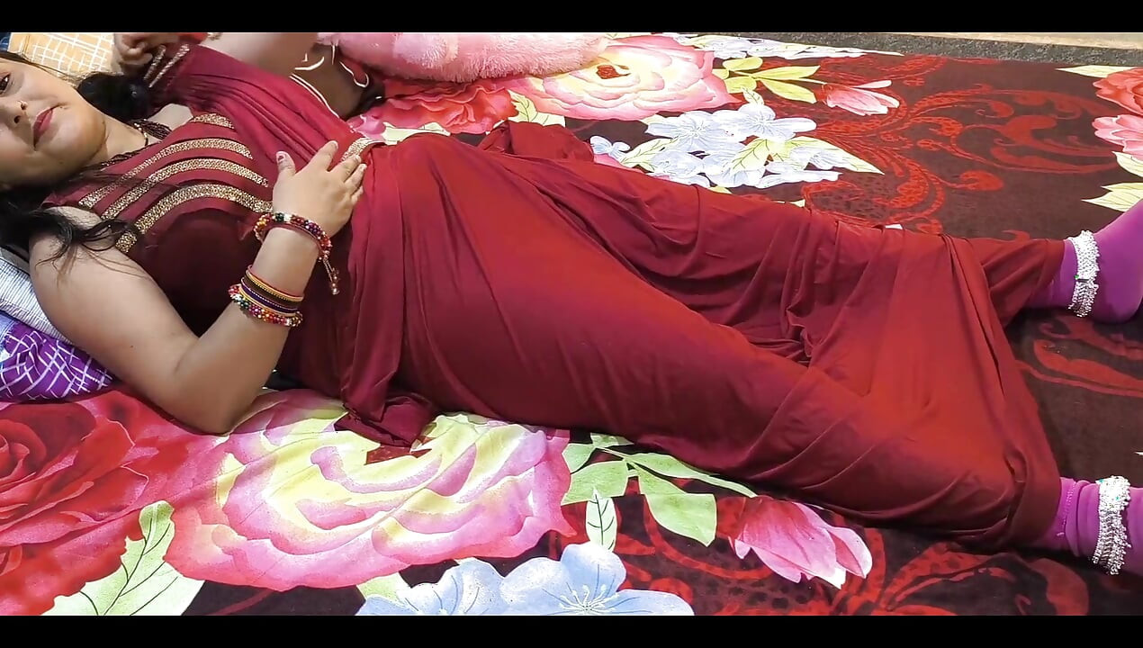 Sjajno jebanje bez prestanka u crvenom sariju