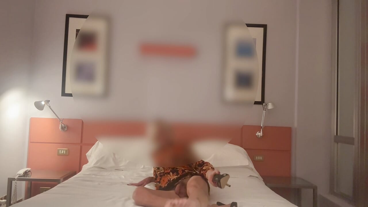 I like to lick my black mules