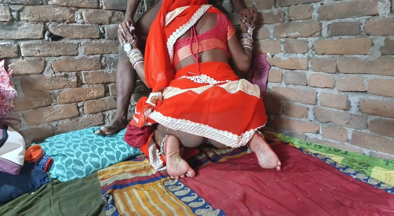 New married housewife apne husband ke lund pe baith ke chudai karwa rahi thi devar madarchod ne romantic video bana ke viral kiy