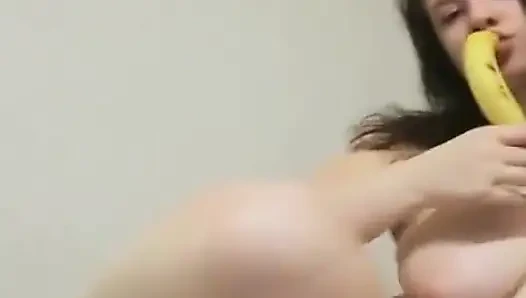 Mastürbasyon yapıyor ve emiyor