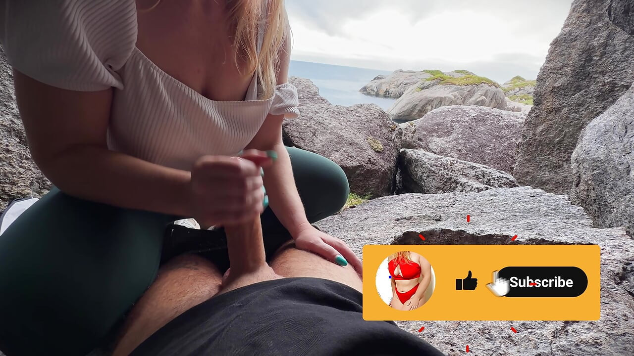 Found that Big Ass Girl on a hiking Trail and fucked her in a Public !