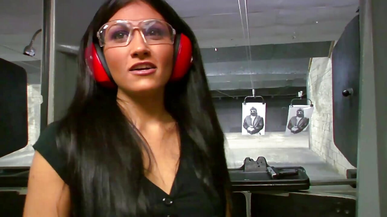 This hot girl knows how to hit the jackpot!