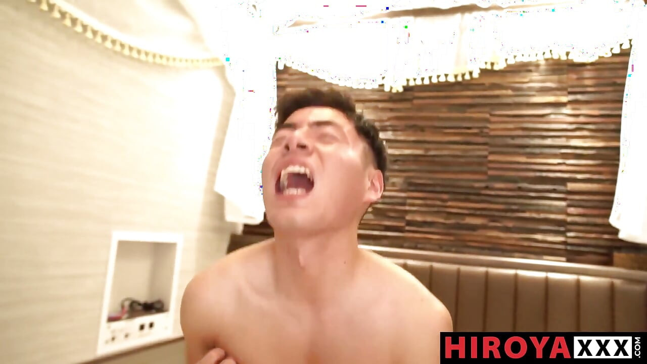 Hung Hiroya Blows Ko Dick Before Bareback Session