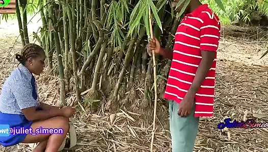 Julietsimeon the girl, dientot sama petani di semak-semak.